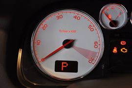 2013款标致307两厢1.6L手自一体舒适版