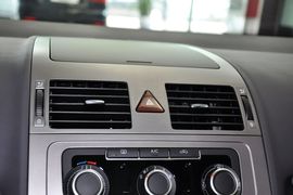 2013款大众途安1.4T手动舒适版5座