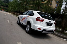 2014款比亚迪S6外出试驾