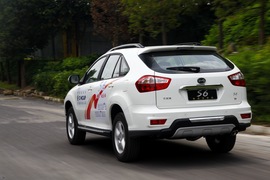 2014款比亚迪S6外出试驾