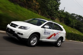 2014款比亚迪S6外出试驾