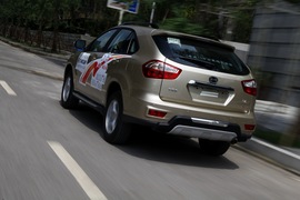 2014款比亚迪S6外出试驾