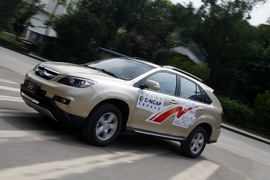 2014款比亚迪S6外出试驾