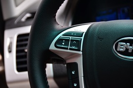 2014款比亚迪S6外出试驾