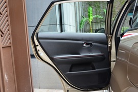 2014款比亚迪S6外出试驾