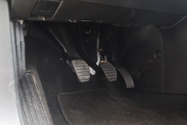 2014款比亚迪S6外出试驾