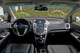 2014款比亚迪S6外出试驾