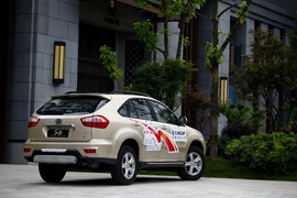 2014款比亚迪S6外出试驾