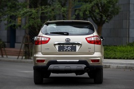 2014款比亚迪S6外出试驾