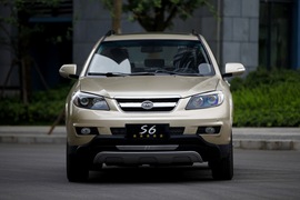 2014款比亚迪S6外出试驾