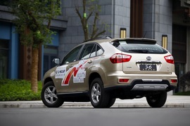 2014款比亚迪S6外出试驾