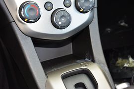 2014款雪佛兰爱唯欧两厢1.6L自动风尚版