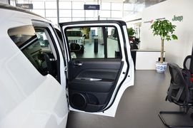 2014款Jeep指南者2.4L四驱豪华版
