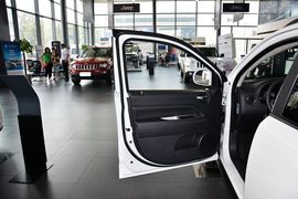 2014款Jeep指南者2.4L四驱豪华版
