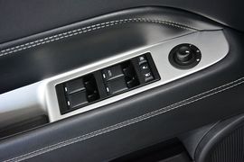 2014款Jeep指南者2.4L四驱豪华版