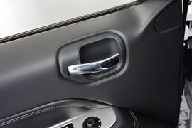 2014款Jeep指南者2.4L四驱豪华版
