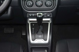 2014款Jeep指南者2.4L四驱豪华版