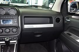 2014款Jeep指南者2.4L四驱豪华版