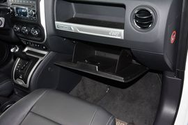 2014款Jeep指南者2.4L四驱豪华版
