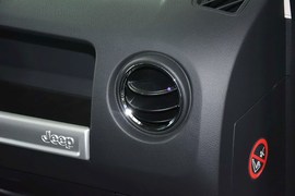 2014款Jeep指南者2.4L四驱豪华版
