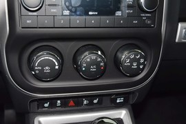 2014款Jeep指南者2.4L四驱豪华版