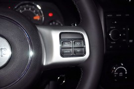 2014款Jeep指南者2.4L四驱豪华版