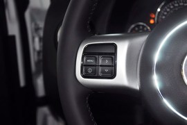 2014款Jeep指南者2.4L四驱豪华版