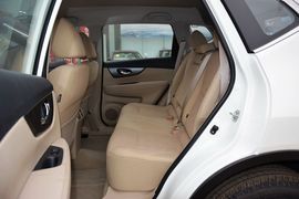 2014款日产奇骏2.0L
