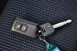 2014款丰田致炫1.5G自动炫动版