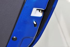 2012款宝骏乐驰1.0L手动优越型