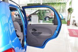 2012款宝骏乐驰1.0L手动优越型