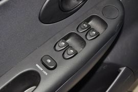 2012款宝骏乐驰1.0L手动优越型