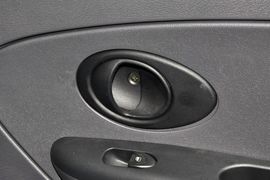 2012款宝骏乐驰1.0L手动优越型