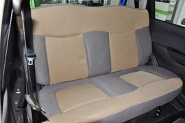 2012款宝骏乐驰1.0L手动优越型