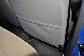 2012款宝骏乐驰1.0L手动优越型