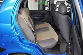 2012款宝骏乐驰1.0L手动优越型