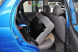 2012款宝骏乐驰1.0L手动优越型