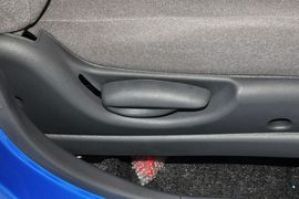 2012款宝骏乐驰1.0L手动优越型