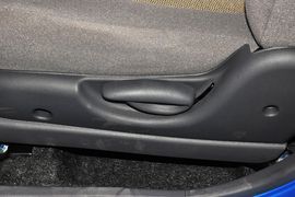 2012款宝骏乐驰1.0L手动优越型