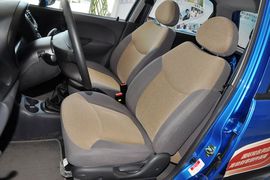 2012款宝骏乐驰1.0L手动优越型