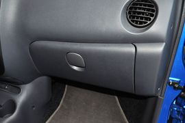 2012款宝骏乐驰1.0L手动优越型