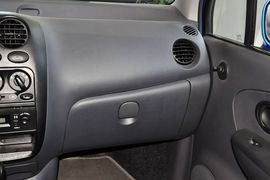 2012款宝骏乐驰1.0L手动优越型