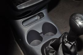 2012款宝骏乐驰1.0L手动优越型