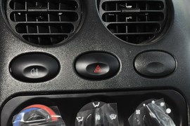 2012款宝骏乐驰1.0L手动优越型