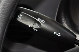 2012款宝骏乐驰1.0L手动优越型