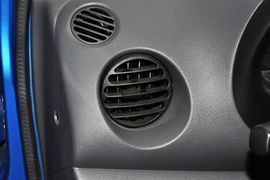 2012款宝骏乐驰1.0L手动优越型