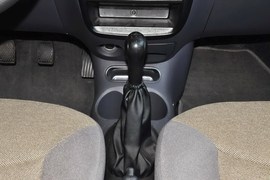 2012款宝骏乐驰1.0L手动优越型