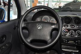 2012款宝骏乐驰1.0L手动优越型