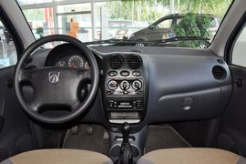 2012款宝骏乐驰1.0L手动优越型