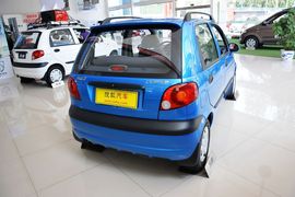 2012款宝骏乐驰1.0L手动优越型